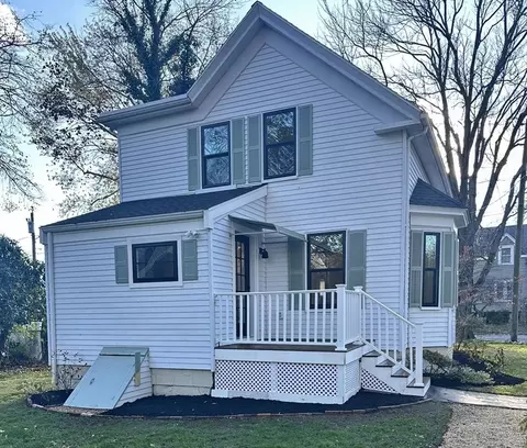 Exterior - 22 Laurel St, Beverly, MA 01915 photo 6 of 7