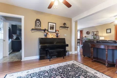 Entry Way - 68 D St, Athol, MA 01331 photo 3 of 4