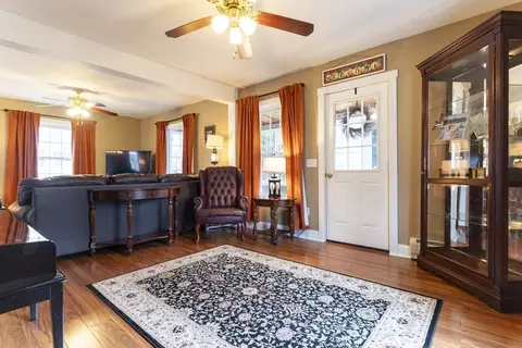 Entry Way - 68 D St, Athol, MA 01331 photo 2 of 4