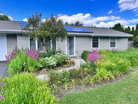 3 Mishawum Dr, Dartmouth, MA 02748
