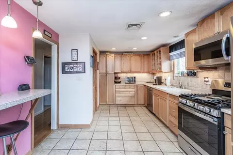 11 Spring St, Danvers, MA 01923 photo 9