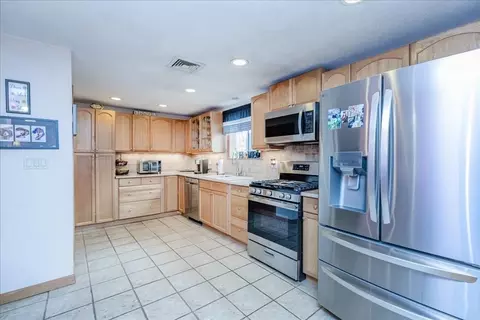 11 Spring St, Danvers, MA 01923 photo 7