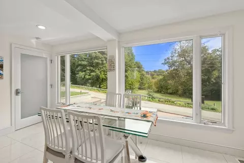 27 Hamilton Pl, Needham, MA 02494