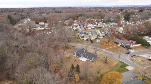 401 Grayson, Springfield, MA 01119 photo 3