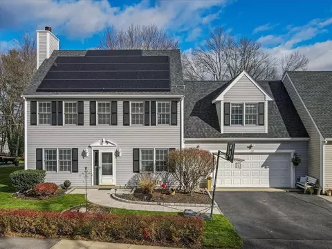137 Clear Pond Dr #137, Walpole, MA 02081