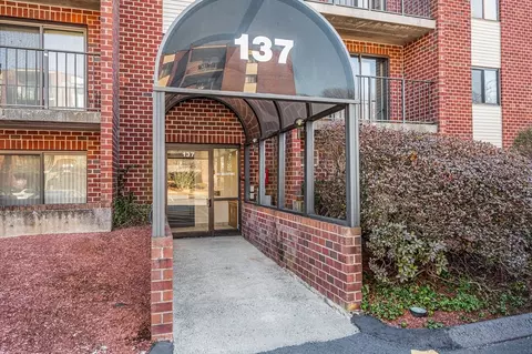 137 Franklin St #102, Stoneham, MA 02180