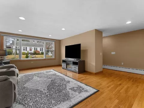 11 Benson St, Worcester, MA 01604 photo 9