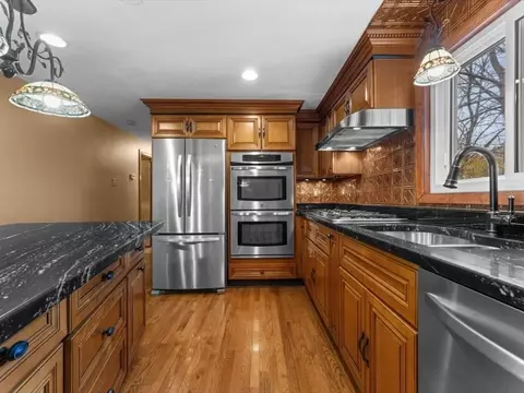 11 Benson St, Worcester, MA 01604 photo 2