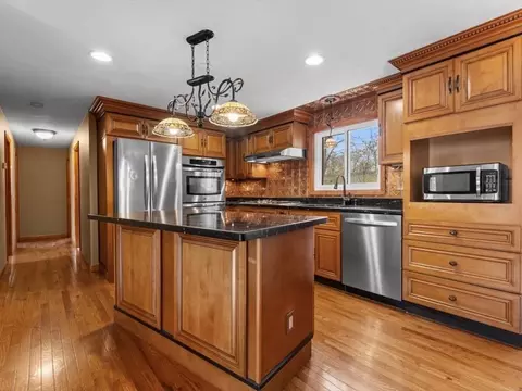 11 Benson St, Worcester, MA 01604 photo 3