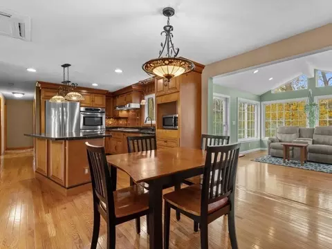 11 Benson St, Worcester, MA 01604 photo 6