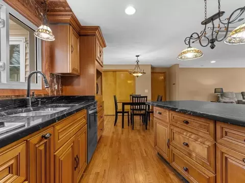 11 Benson St, Worcester, MA 01604 photo 4
