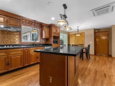 11 Benson St, Worcester, MA 01604 photo 5