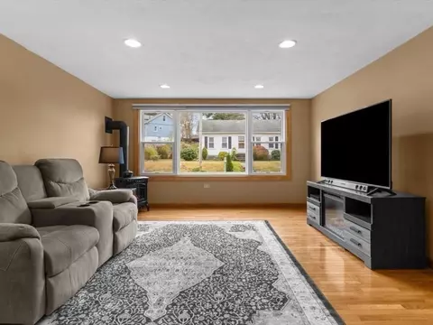 11 Benson St, Worcester, MA 01604 photo 8