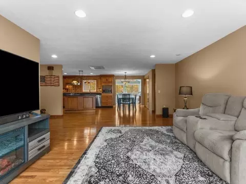 11 Benson St, Worcester, MA 01604 photo 11