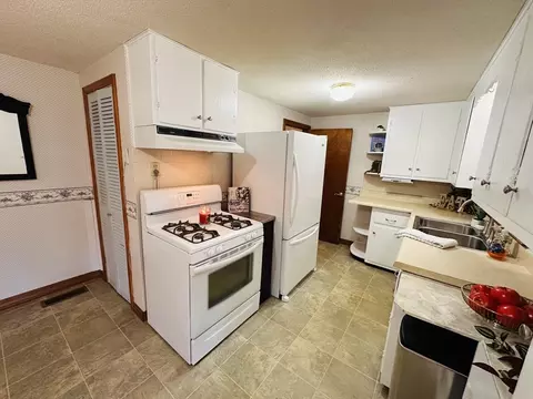 41 Kerry Dr, Springfield, MA 01118 photo 6