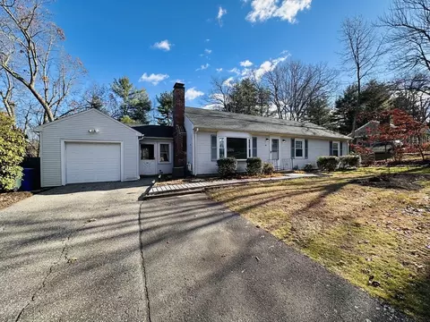 41 Kerry Dr, Springfield, MA 01118