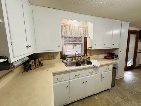 41 Kerry Dr, Springfield, MA 01118 photo 5