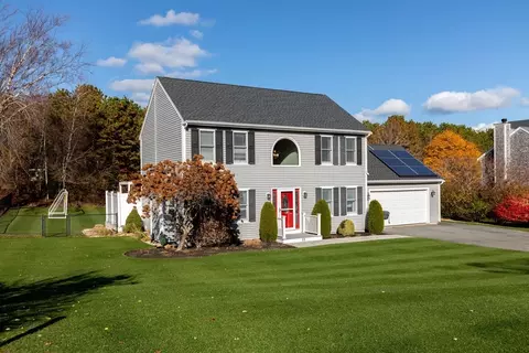 19 Oak Bluff Rd, Buzzards Bay, MA 02532