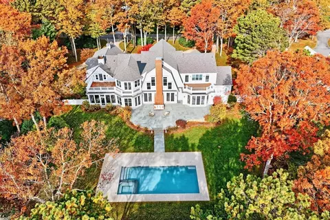 405 Bridge St, Osterville, MA 02655