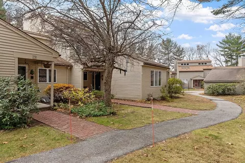 28 Monadnock Dr #28, Westford, MA 01886