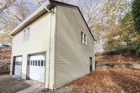 8 Walnut St, Stoneham, MA 02180 photo 3