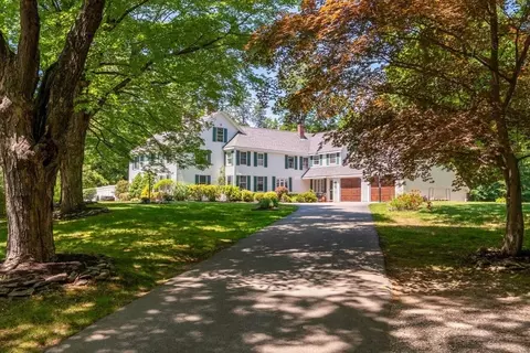 98 Sweet Hill Rd, Plaistow, NH 03865