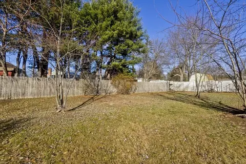 Exterior - 118 Keddy St, Springfield, MA 01109 photo 3 of 5