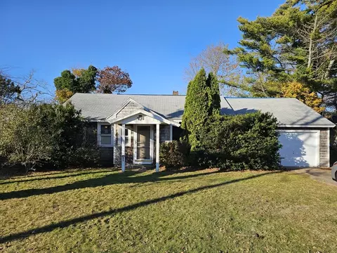 22 Alma Rd, Falmouth, MA 02540