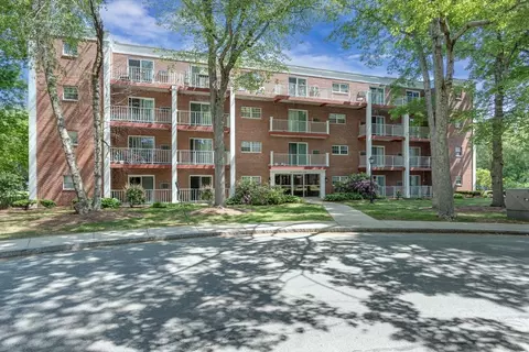 60 Greentree Ln #38, Weymouth, MA 02190