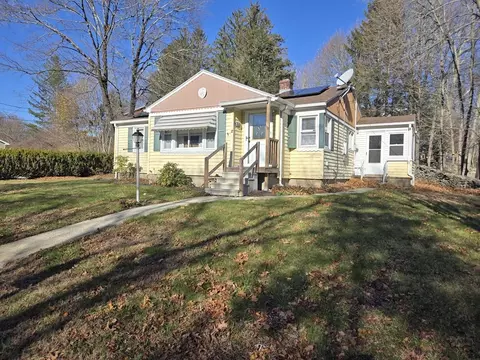 18 Fairview Ave, Dudley, MA 01571
