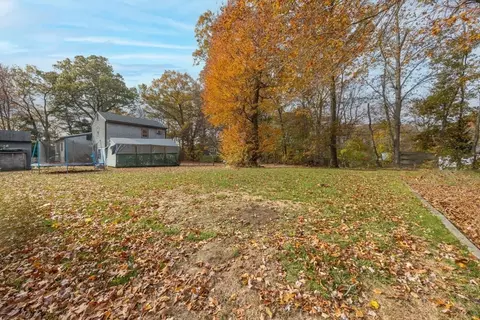 Exterior - 40 3rd Ave, Halifax, MA 02338 photo 5 of 6