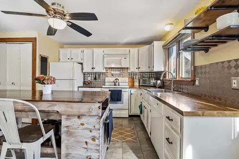 Kitchen - 40 3rd Ave, Halifax, MA 02338 photo 2 of 2