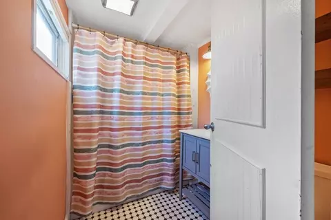 Bath - 40 3rd Ave, Halifax, MA 02338 photo 1 of 1