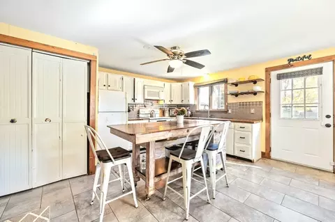 Kitchen - 40 3rd Ave, Halifax, MA 02338 photo 1 of 2