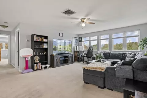 38 Dunham Rd #201, Beverly, MA 01915