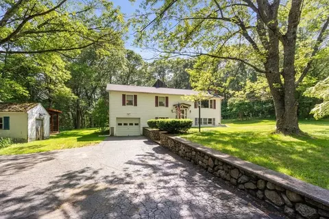 215 Chestnut St, Uxbridge, MA 01569 photo 3