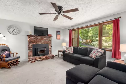 215 Chestnut St, Uxbridge, MA 01569 photo 6