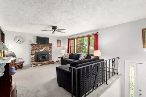 215 Chestnut St, Uxbridge, MA 01569 photo 4
