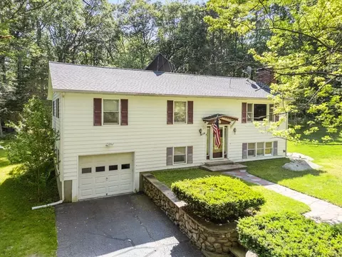 215 Chestnut St, Uxbridge, MA 01569 photo 2