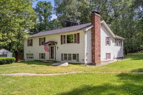 215 Chestnut St, Uxbridge, MA 01569
