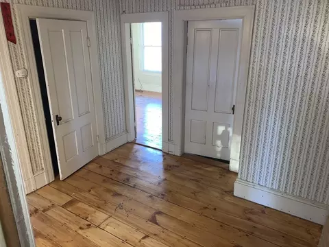 Entry Way - 72 Green St, Athol, MA 01331 photo 6 of 7