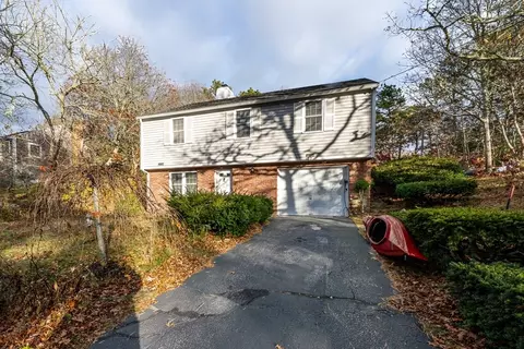 27 Quaker Ln, Harwich, MA 02645