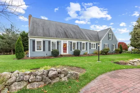 13 Hayfield Rd, Dennis, MA 02633