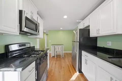 30 Lively Ln, Springfield, MA 01109 photo 4