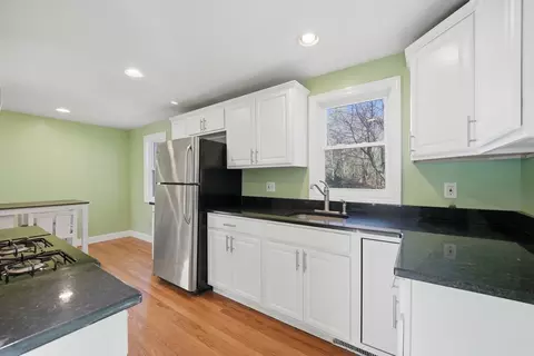 30 Lively Ln, Springfield, MA 01109 photo 3
