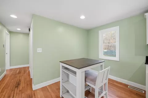 30 Lively Ln, Springfield, MA 01109 photo 6