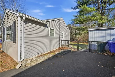 30 Lively Ln, Springfield, MA 01109 photo 25