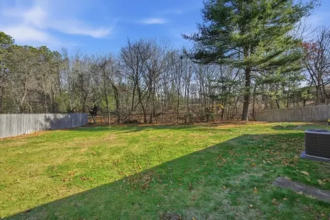 30 Lively Ln, Springfield, MA 01109 photo 28