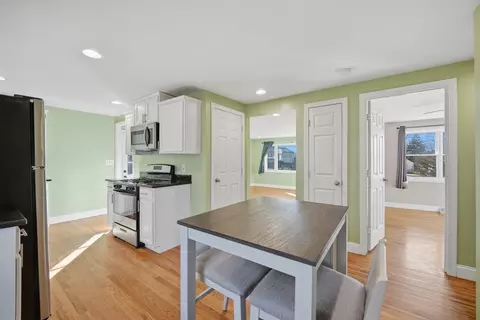 30 Lively Ln, Springfield, MA 01109 photo 8