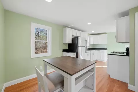 30 Lively Ln, Springfield, MA 01109 photo 7